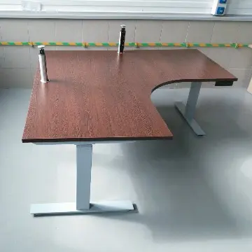 Две выдвижные розетки серого цвета в выдвинутом виде