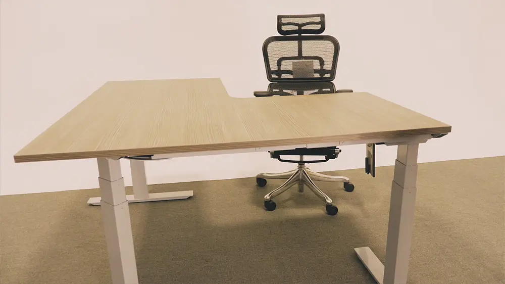 Устойчивый компьютерный стол обеспечит продуктивную работу