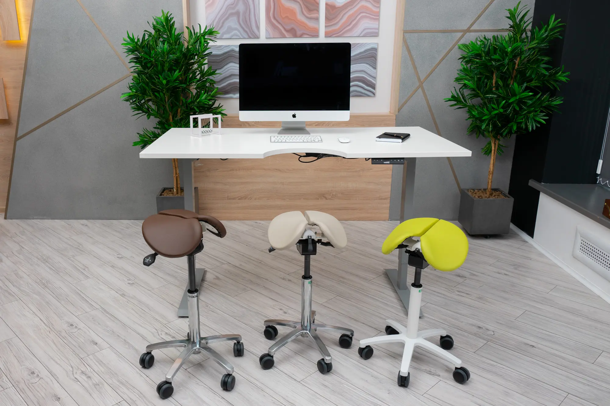 Регулируемый стол - идеальное решение для домашнего офиса