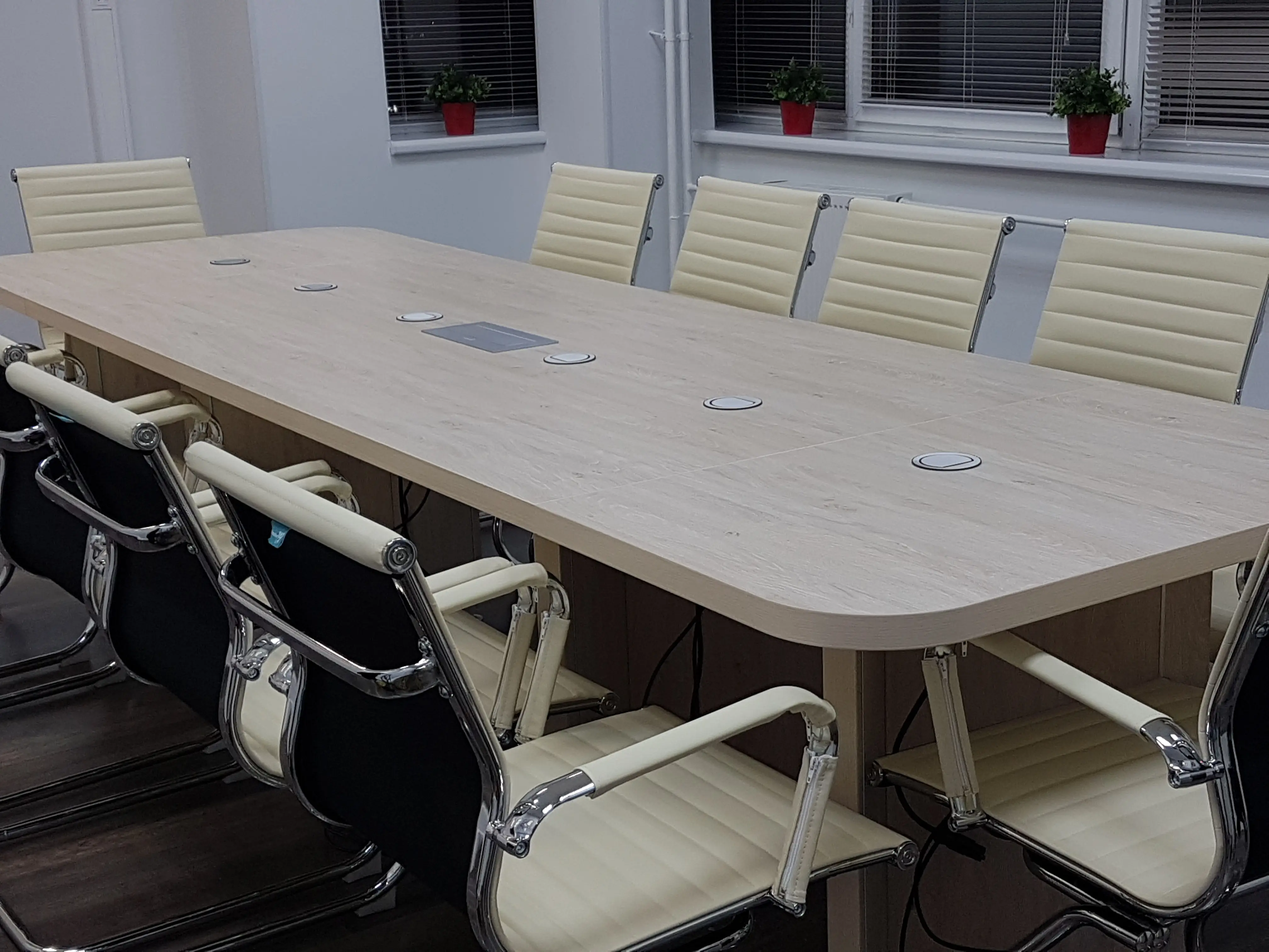 Столы для переговорных комнат