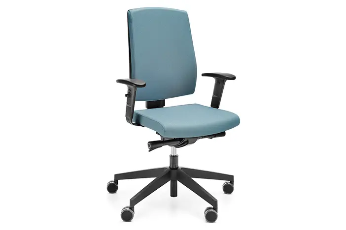 Недорогое кресло для офисного работника — реалия современности