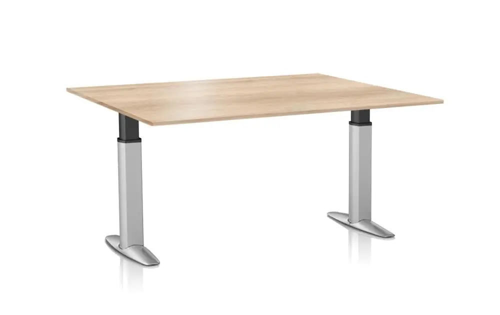 Массивный и устойчивый стол.jpg