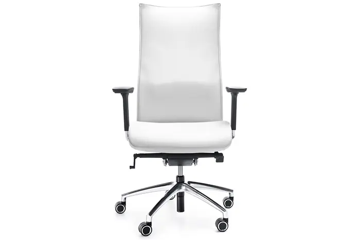 Черное или белое кресло для руководителя 2.jpg