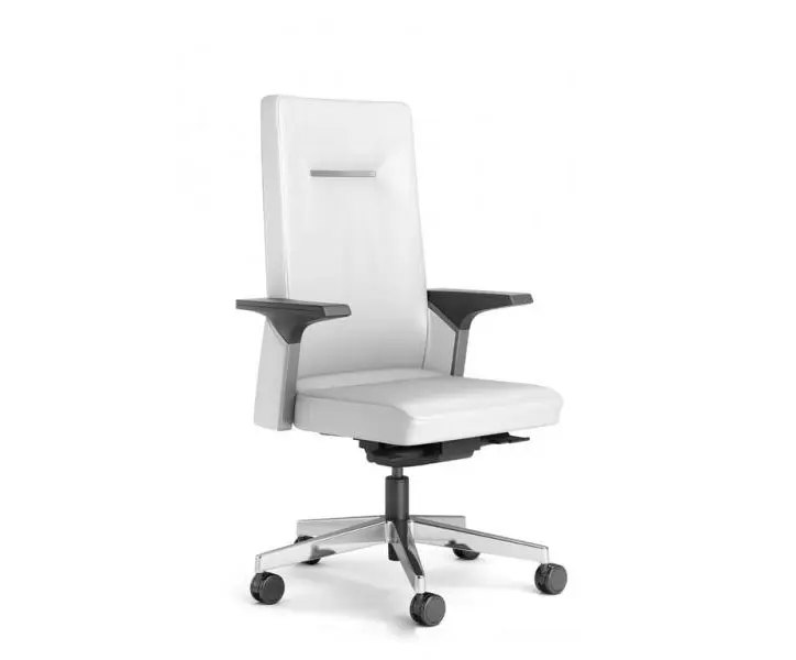 Черное или белое кресло для руководителя 4.jpg
