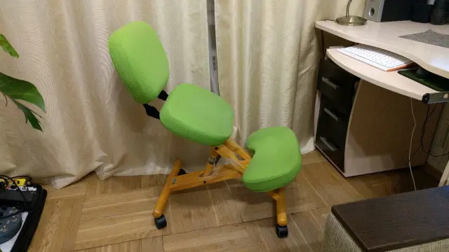 Ортопедический коленный стул со спинкой 2.jpg