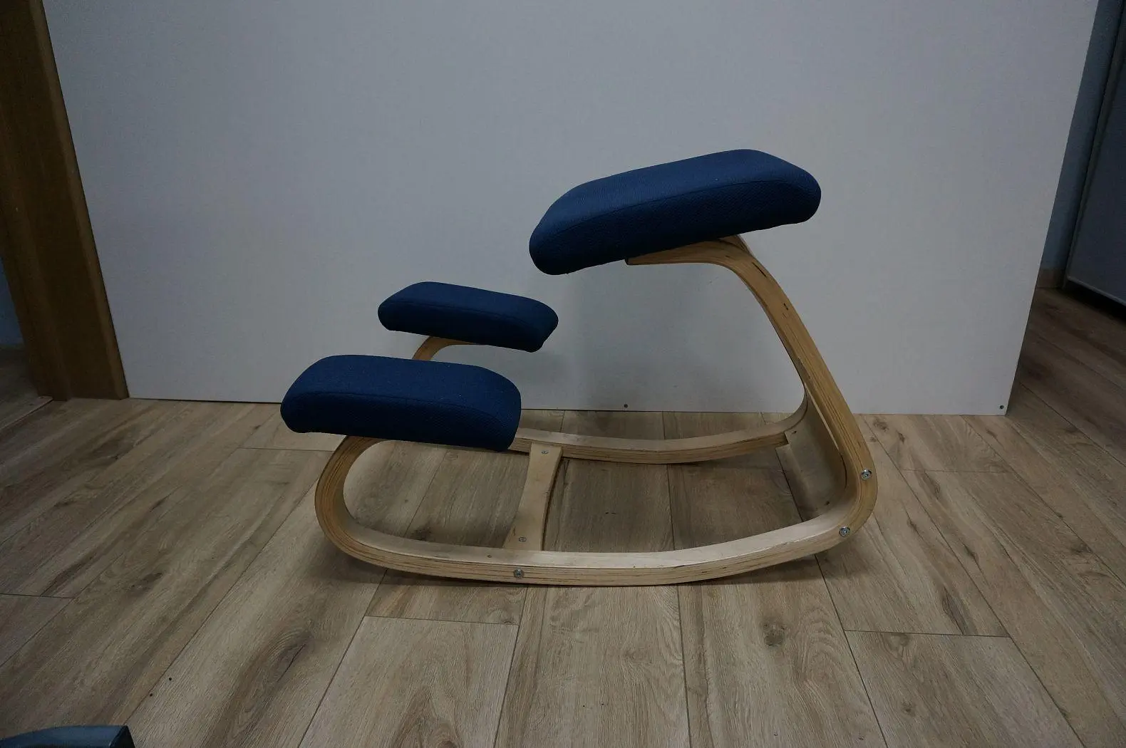 Эргономичный коленный стул 3.JPG