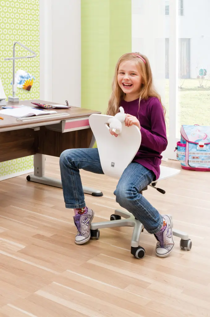 ergonomic-desk-chair-kids-moll-woody-2-680x1024.jpg