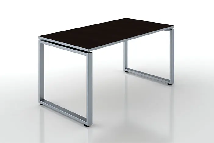 Прочный и надёжный офисный стол с металлическим каркасом 2.jpg