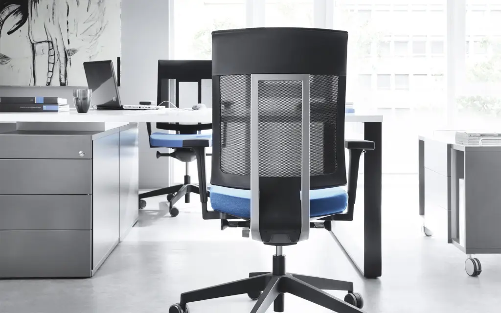 Кресла и стулья для офиса.jpg
