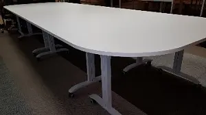 Складные столы Compact для переговорной комнаты