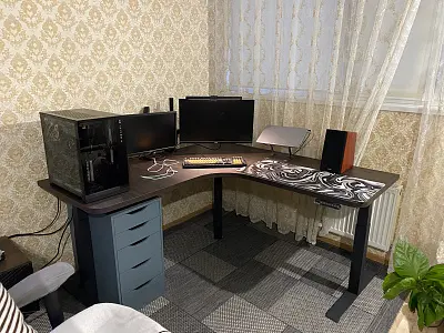 Стол Эргостол Дельта 2.0
Столешница эргономичная 170*170 см, Дуб Термо черно-коричневый H1199, ЛДСП 32 мм / Delta 2.0 (IS30L), Рама регулируемая Delta 2.0 (IS30L), Черный