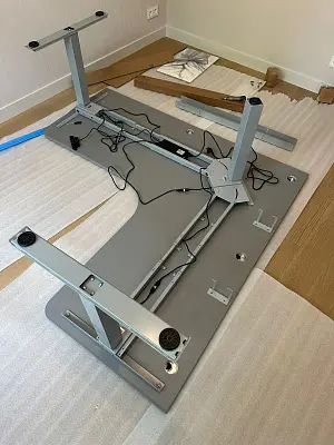 Стол Ergostol Delta 2.0
Столешница эргономичная 170*180 см, Серый асфальт U732, ЛДСП 25 мм / Delta 2.0 (IS30L), Рама регулируемая Delta 2.0 (IS30L), Серебристый