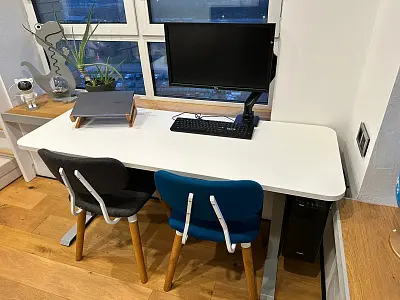 Стол Ergostol Start 2.0  
Столешница прямоугольная 4R=70мм 160*60 см, Белый шагрень W1000, ЛДСП 25 мм / Start A3S, Рама регулируемая Start 2.0 (A3S), Серебристый