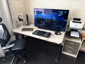 Стол с регулировкой высоты Ergostol Start 2.0<br />
Столешница прямоугольная 4R=70мм 157*80 см, Акация лэйкленд светлая H1277, ЛДСП 32 мм / Start A3S, Рама регулируемая Start 2.0 &#40;A3S&#41;, Черный