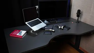 Стол Ergostol Terra 2.0
Столешница прямоугольная 120*70 см, Черный графит U961, ЛДСП 25 мм / Terra 2.0 (IS30), Рама регулируемая Terra 2.0 (IS30), Черный