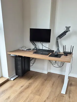 Стол Ergostol Optima 2.0
Столешница прямоугольная 140*70 см, Дуб Канзас коричневый H1113, ЛДСП 25 мм / Optima 2.0 (IS20S), Рама регулируемая Optima 2.0 (IS20S), Белый