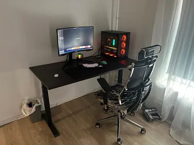 Стол Ergostol Start 2.0  
Столешница прямоугольная 157*80 см, Дуб Термо черно-коричневый H1199, ЛДСП 25 мм / Start A3S, Рама регулируемая Start 2.0 (A3S), Черный