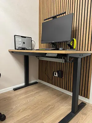 Стол Ergostol Optima 2.0
Столешница прямоугольная 120*68 см, Дуб Канзас коричневый H1113, ЛДСП 25 мм / Optima 2.0 (AR20Z), Рама регулируемая Optima 2.0 (AR20Z), Черный