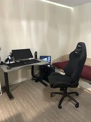 Столы Ergostol Terra 2.0
Столешница с центр. вырезом 120*68 см, Серый асфальт U732, ЛДСП 25 мм / Terra 2.0 (IS30), Рама регулируемая Terra 2.0 (IS30), Черный