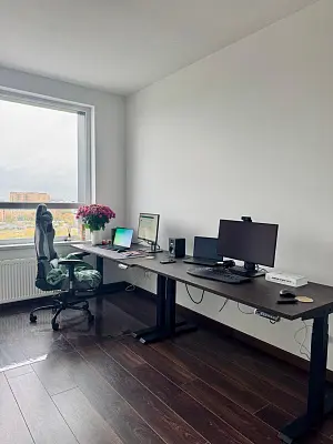 Столы Ergostol Terra 2.0
Столешница прямоугольная 157*80 см, Дуб Термо черно-коричневый H1199, ЛДСП 25 мм / Terra 2.0 (IS30), Рама регулируемая Terra 2.0 (IS30), Черный