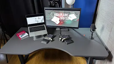 Стол Ergostol Terra 2.0
Столешница прямоугольная 120*70 см, Черный графит U961, ЛДСП 25 мм / Terra 2.0 (IS30), Рама регулируемая Terra 2.0 (IS30), Черный