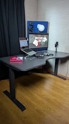 Стол Ergostol Terra 2.0
Столешница прямоугольная 120*70 см, Черный графит U961, ЛДСП 25 мм / Terra 2.0 (IS30), Рама регулируемая Terra 2.0 (IS30), Черный