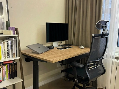 Стол Ergostol Optima 2.0
Столешница прямоугольная 120*80 см, Дуб Канзас коричневый H1113, ЛДСП 25 мм / Optima 2.0 (AR20Z), Рама регулируемая Optima 2.0 (AR20Z), Черный